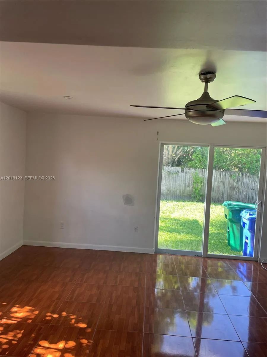 Vendido 6137 SW 22nd Street, Miramar, FL 33023, Miramar, FL 33023
