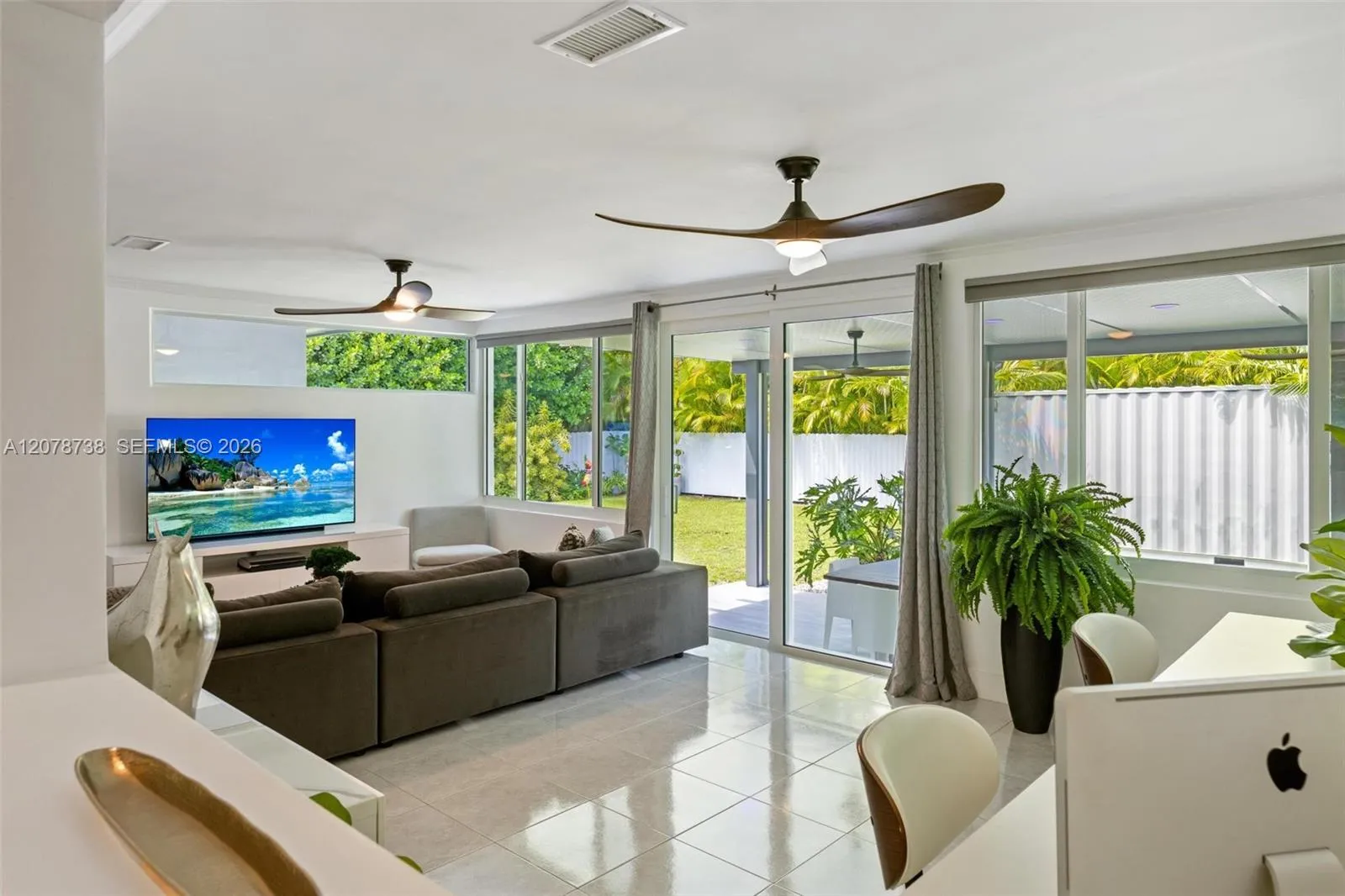 Foto de propiedad en 6140 SW 65th Avenue, South Miami, FL 33143 South Miami con MLS# 