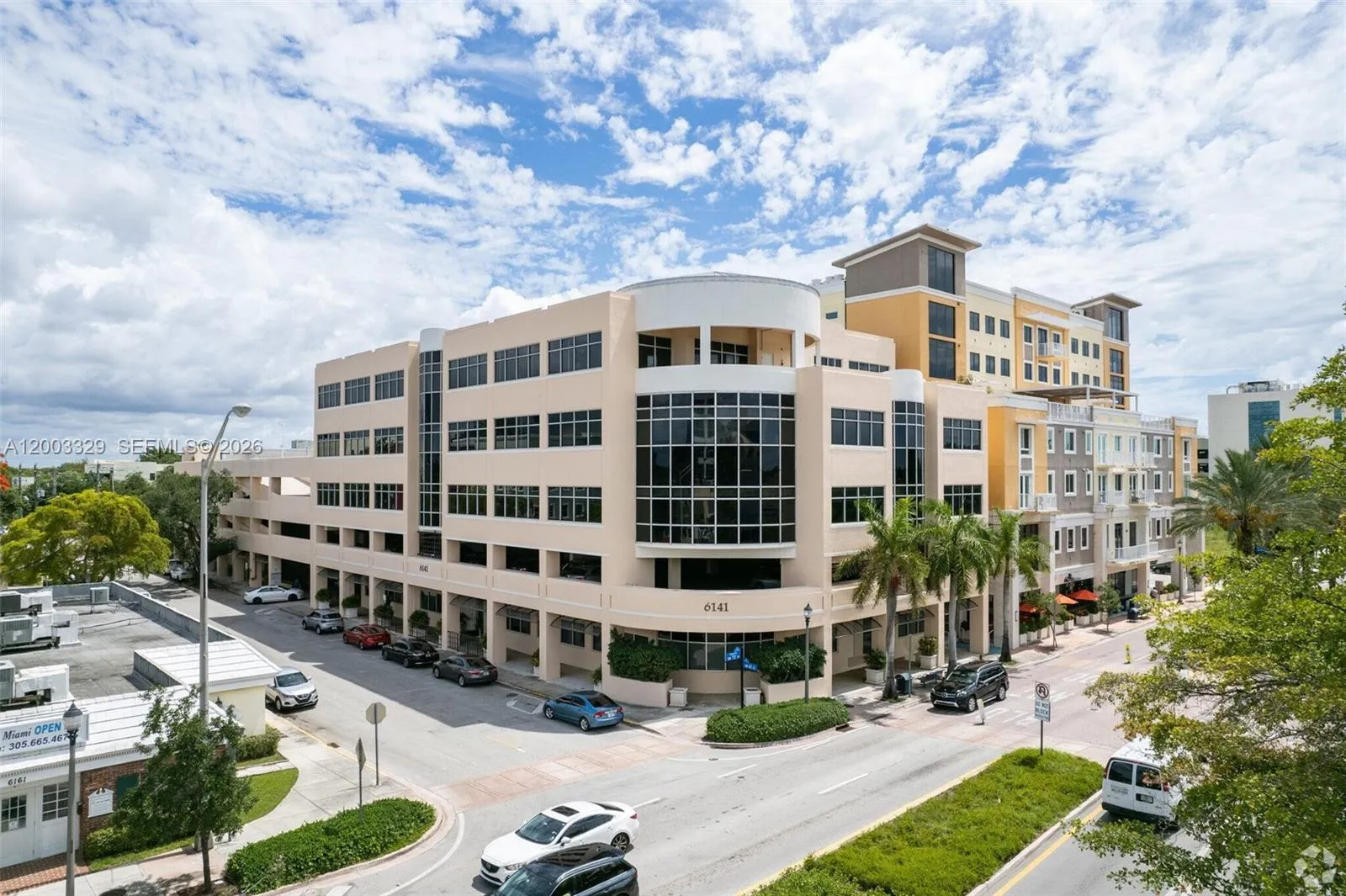 Foto de propiedad en 6141 Sunset Drive 102, South Miami, FL 33143 South Miami con MLS# 