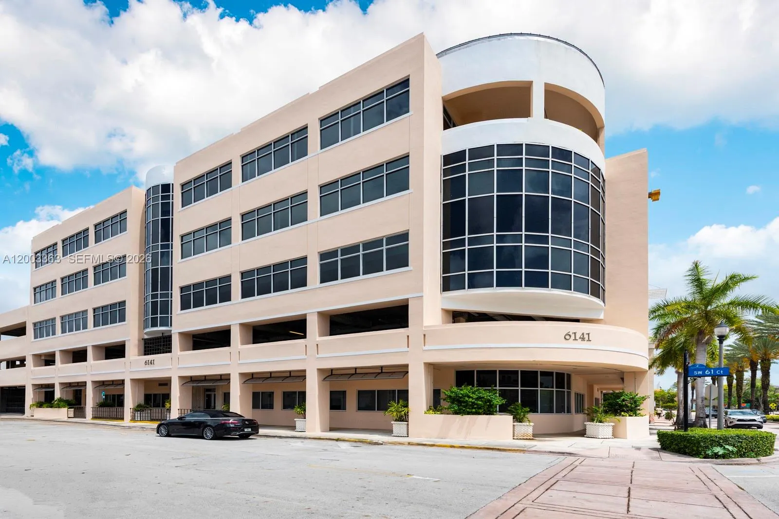 Foto de propiedad en 6141 Sunset Drive 110, South Miami, FL 33143 South Miami con MLS# 