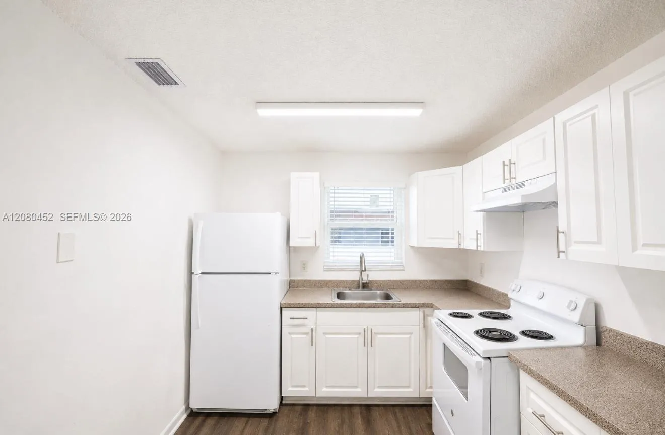 En Renta 6141 W 22nd Court 203, Hialeah, FL 33016, Hialeah, FL 33016