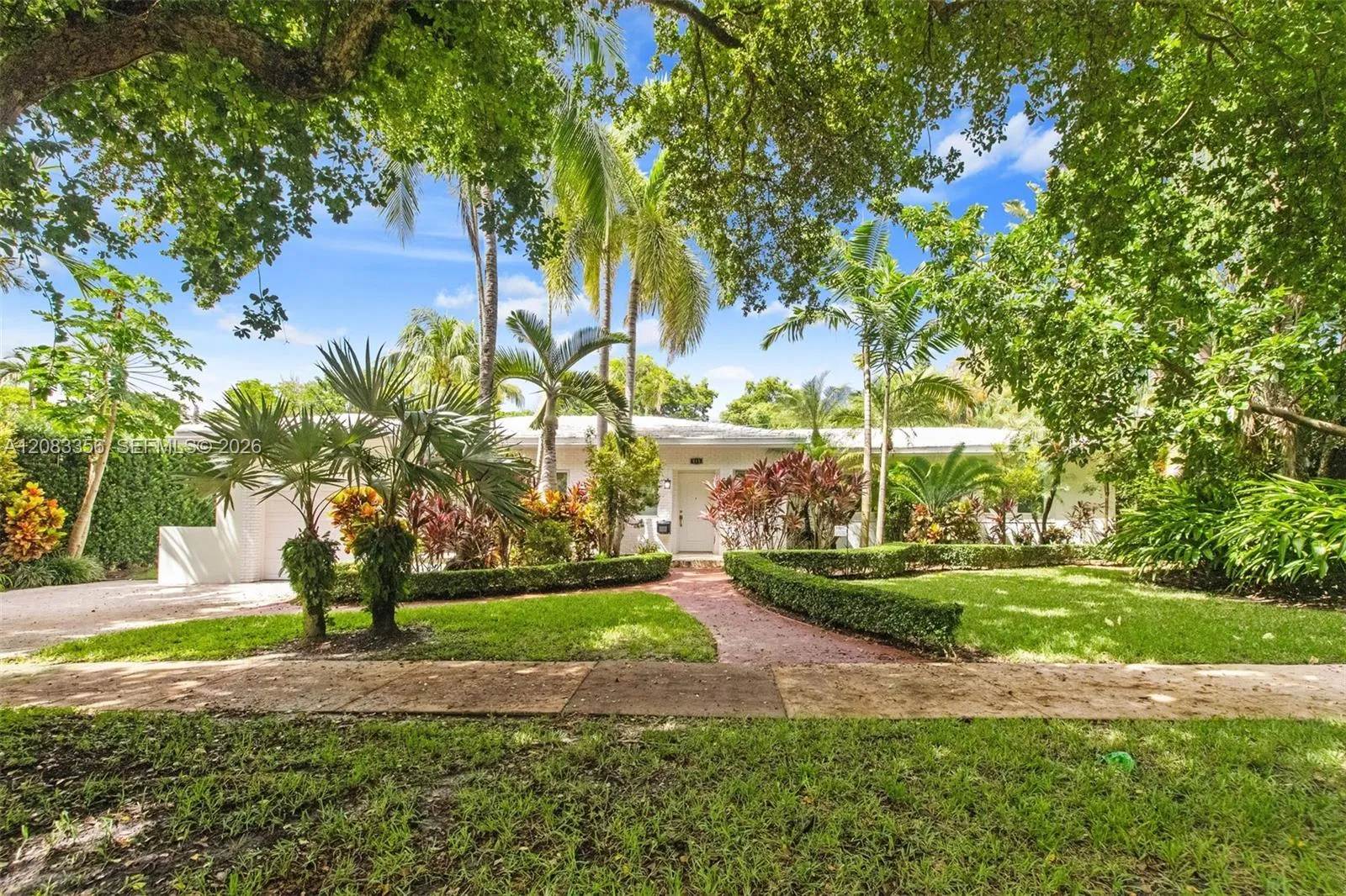 En Venta 615 Santurce Avenue, Coral Gables, FL 33143, Coral Gables, FL 33143
