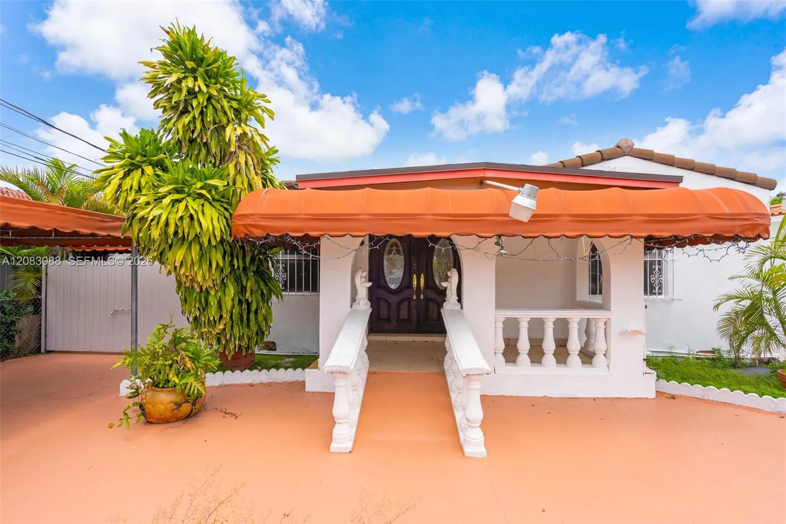 Foto de propiedad en 615 SW 62nd Court, Miami, FL 33144 Miami con MLS# 