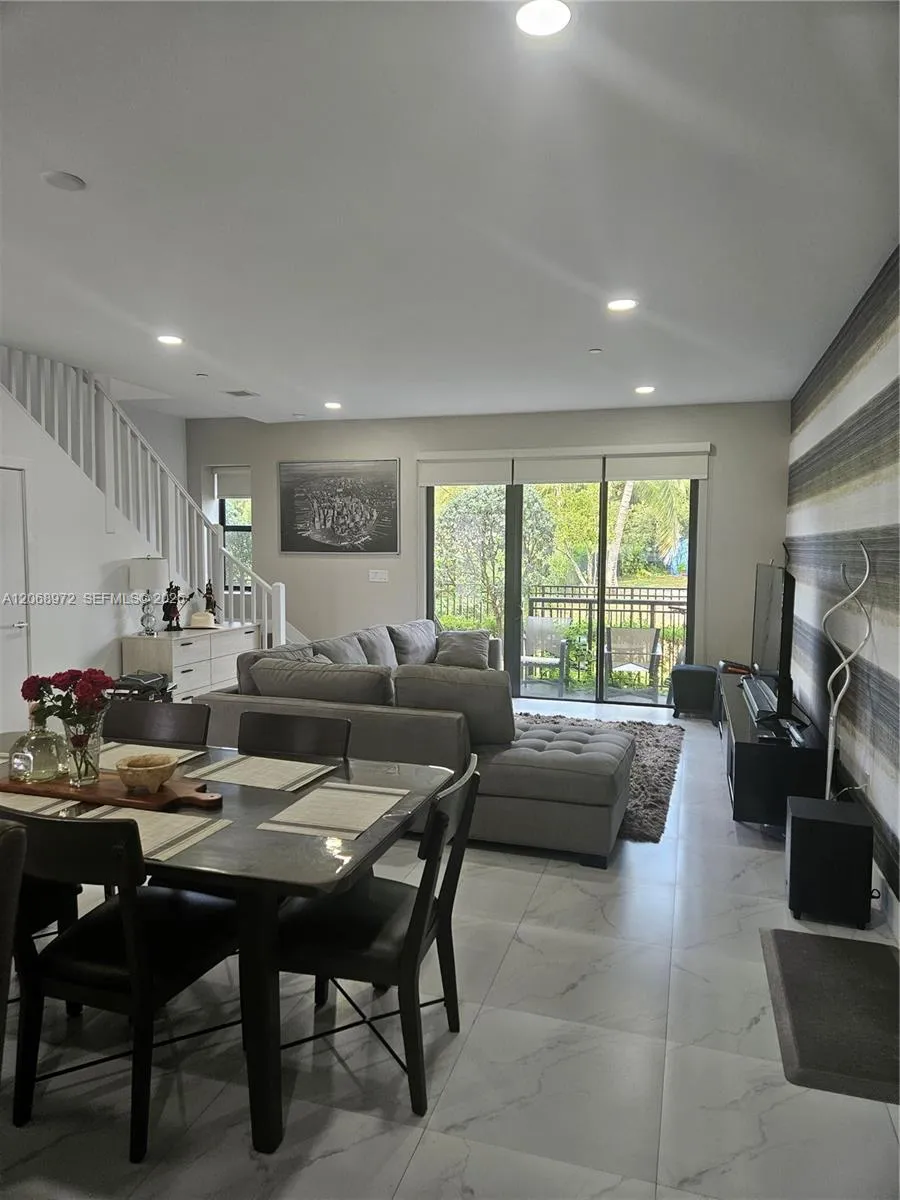 Foto de propiedad en 6163 SW 36th Court NA, Miramar, FL 33023 Miramar con MLS# 
