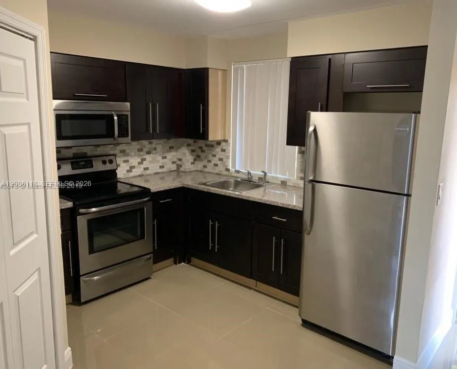 En Renta 6175 NW 186th Street 305, Hialeah, FL 33015, Hialeah, FL 33015