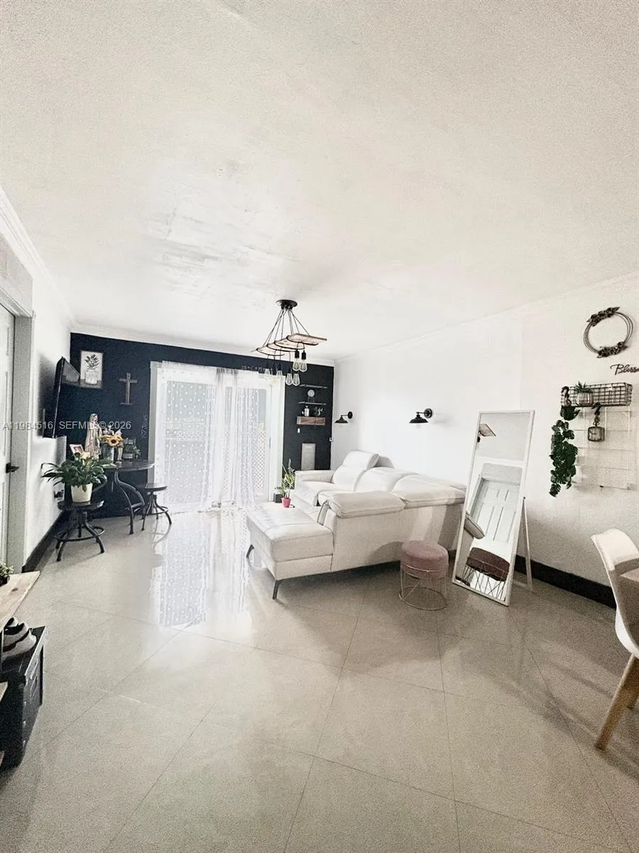 Vendido 6175 W 20th Avenue 309, Hialeah, FL 33012, Hialeah, FL 33012