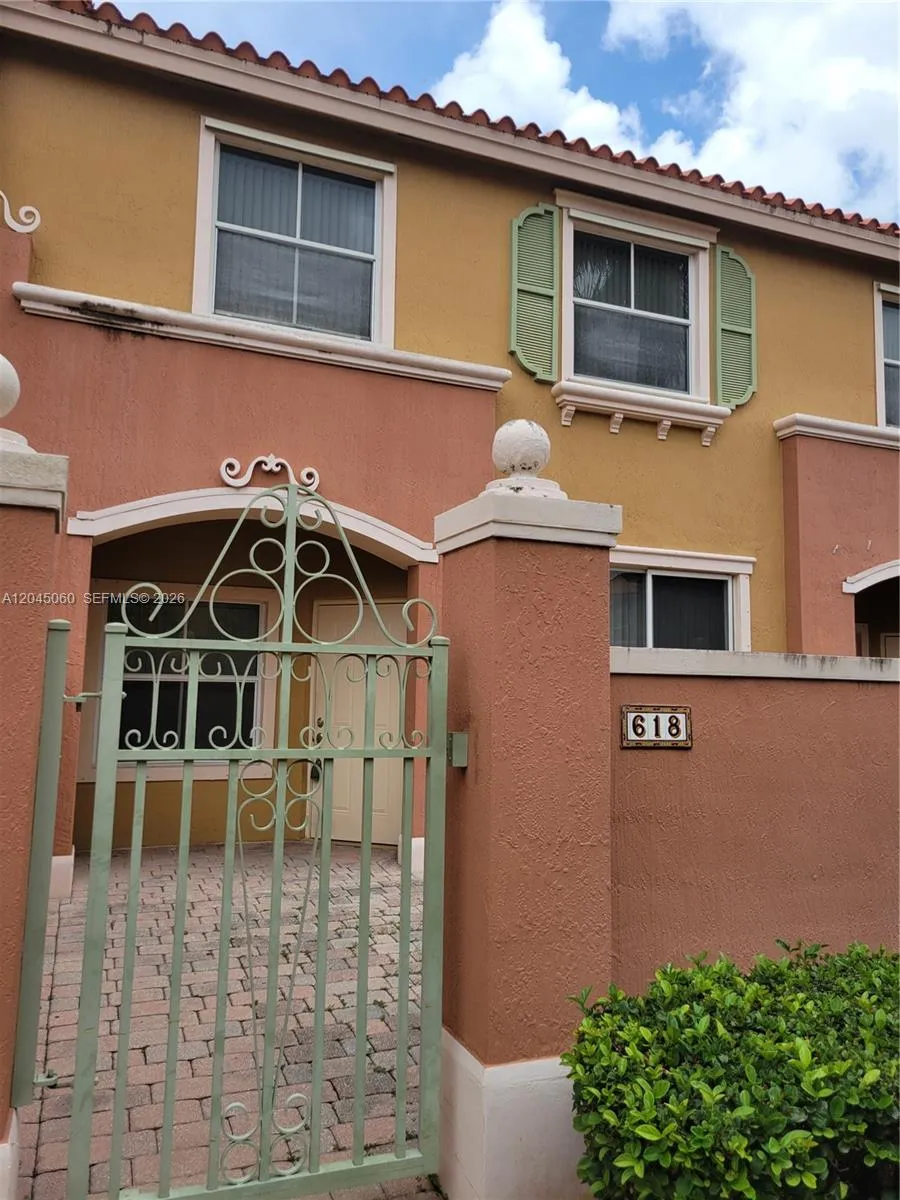 Foto de propiedad en 618 SW 106 Avenue 1511, Pembroke Pines, FL 33025 Pembroke Pines con MLS# 