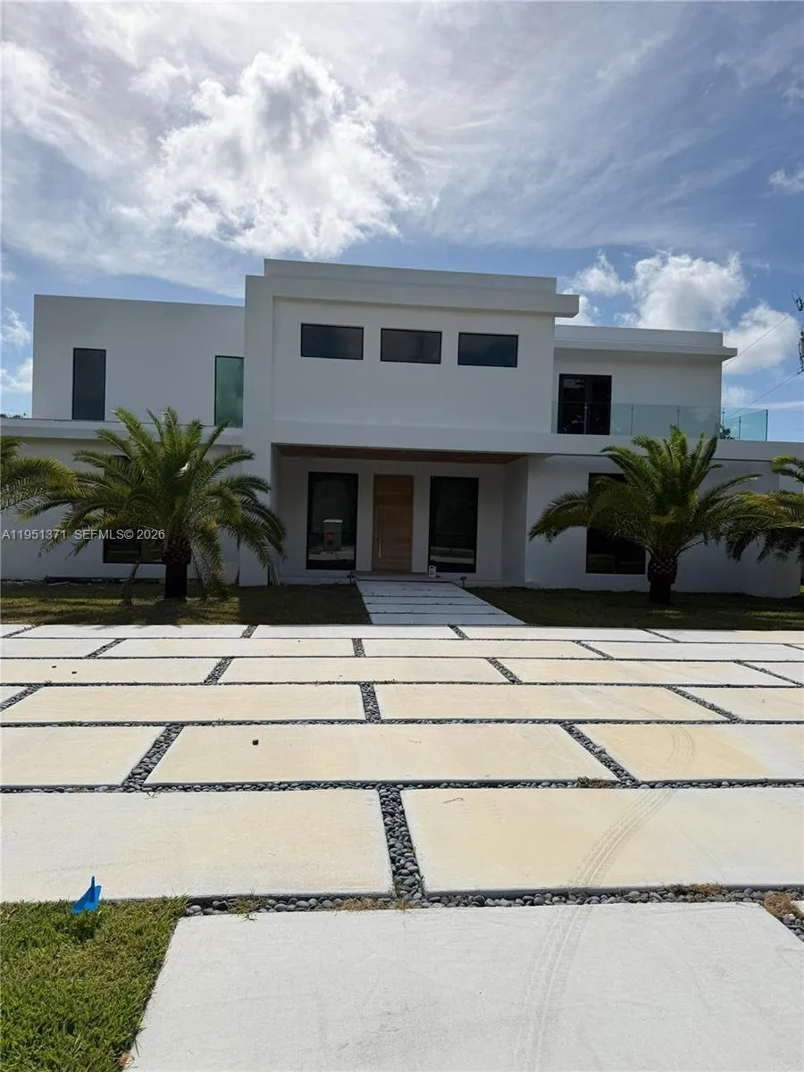 Foto de propiedad en 6190 SW 128th Street, Pinecrest, FL 33156 Pinecrest con MLS# 