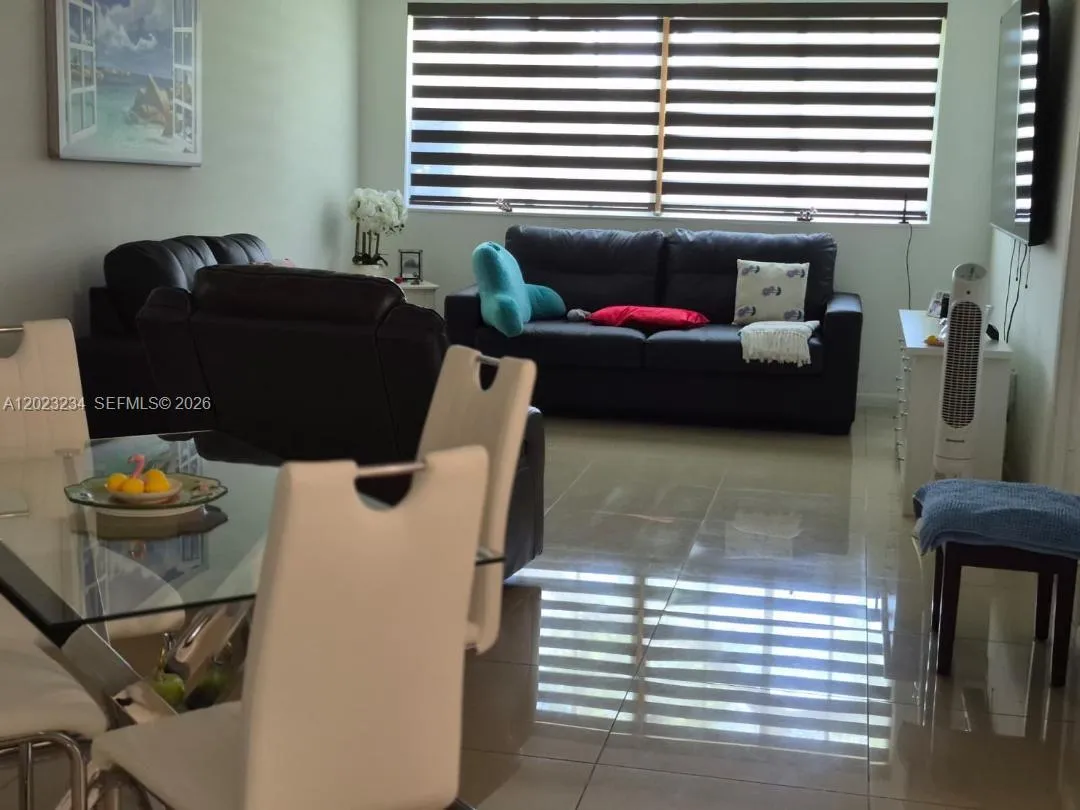 Foto de propiedad en 6195 NW 186th Street 106, Hialeah, FL 33015 Hialeah con MLS# 