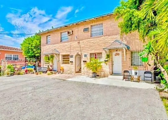Foto de propiedad en 620 SW 13th Avenue, Miami, FL 33135 Miami con MLS# 