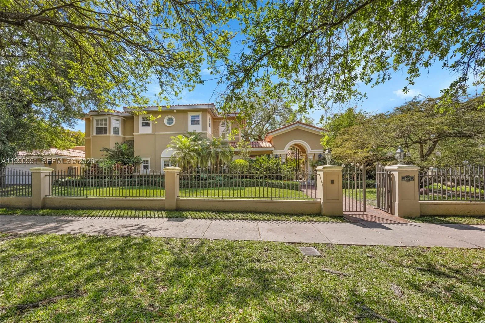 Foto de propiedad en 6200 Granada Boulevard, Coral Gables, FL 33146 Coral Gables con MLS# 