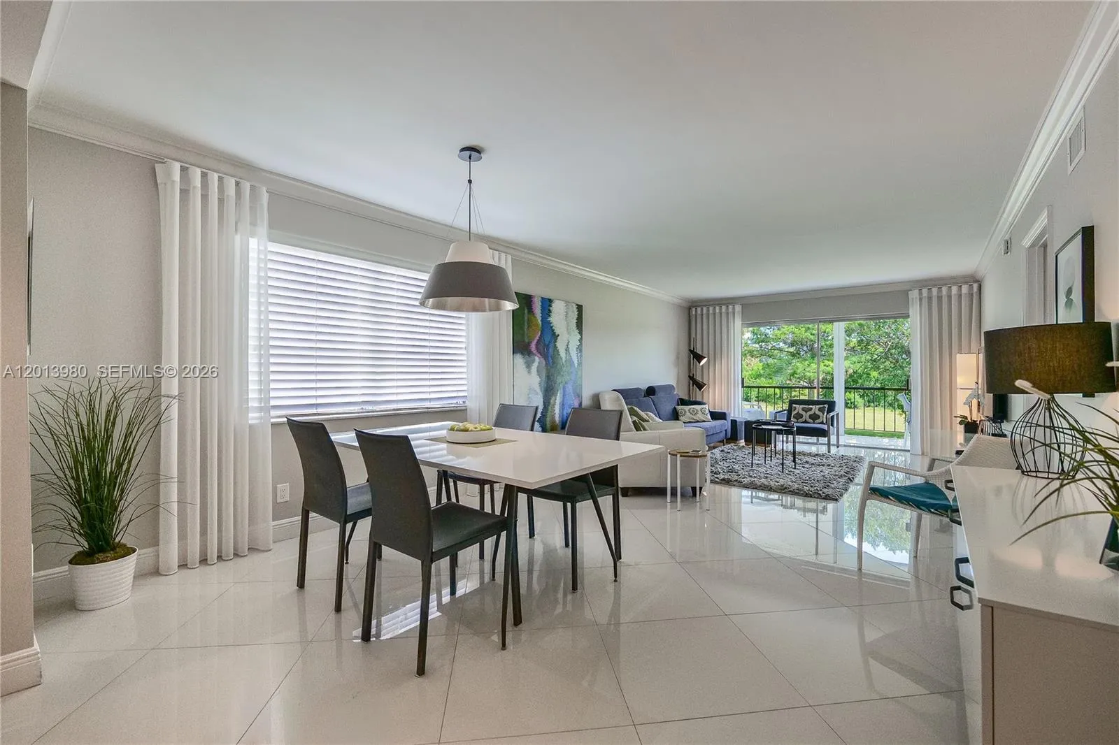 Foto de propiedad en 6200 NW 44th Street 301, Lauderhill, FL 33319 Lauderhill con MLS# 