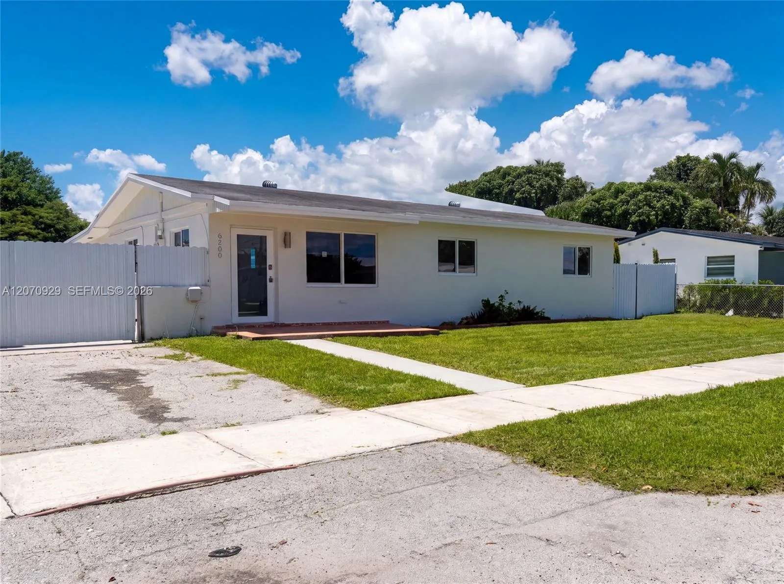 Foto de propiedad en 6200 SW 109th Avenue, Miami, FL 33173 Miami con MLS# 