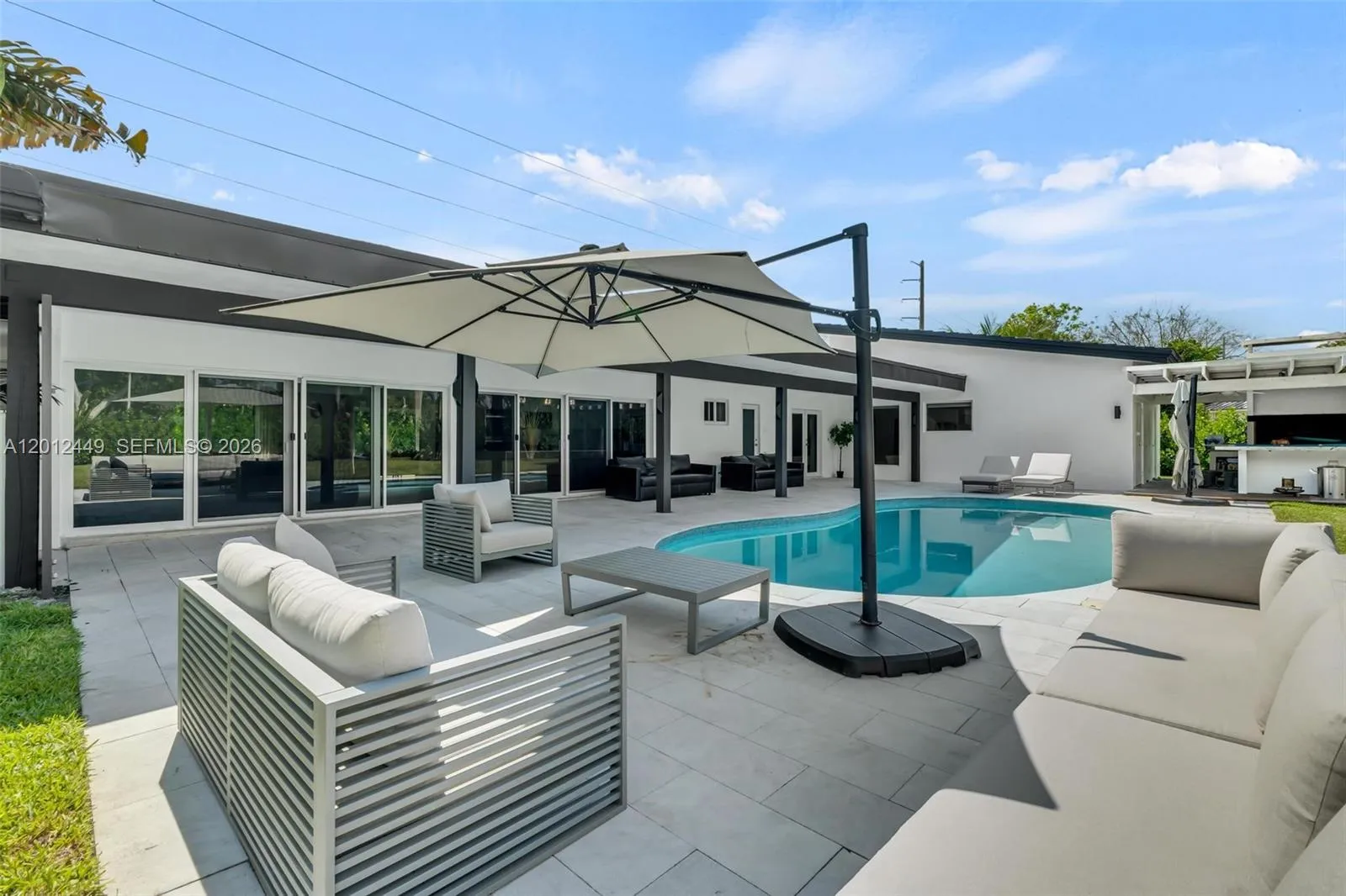 Foto de propiedad en 6200 SW 118th Street, Pinecrest, FL 33156 Pinecrest con MLS# 