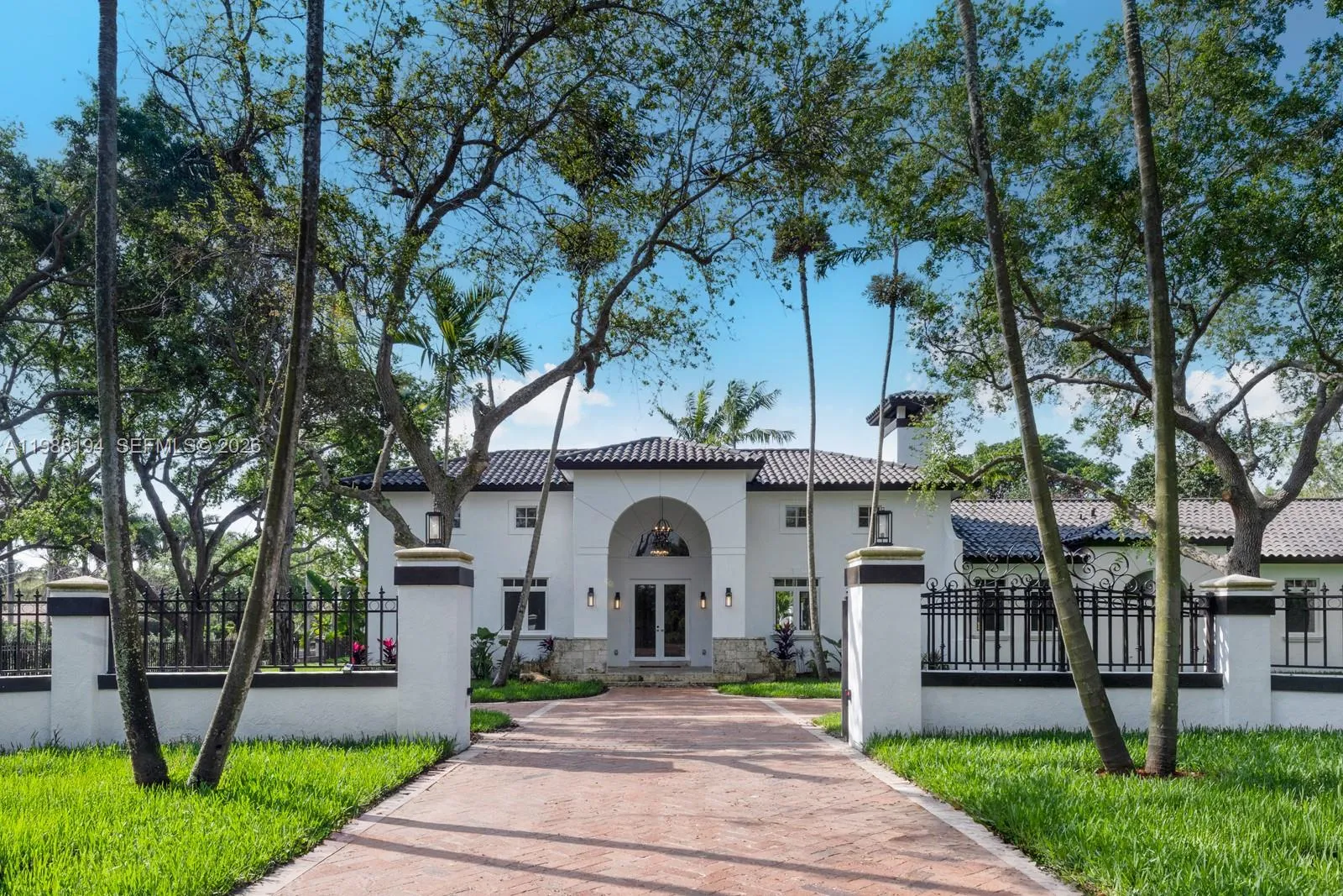 Foto de propiedad en 6200 SW 130th Terrace, Pinecrest, FL 33156 Pinecrest con MLS# 