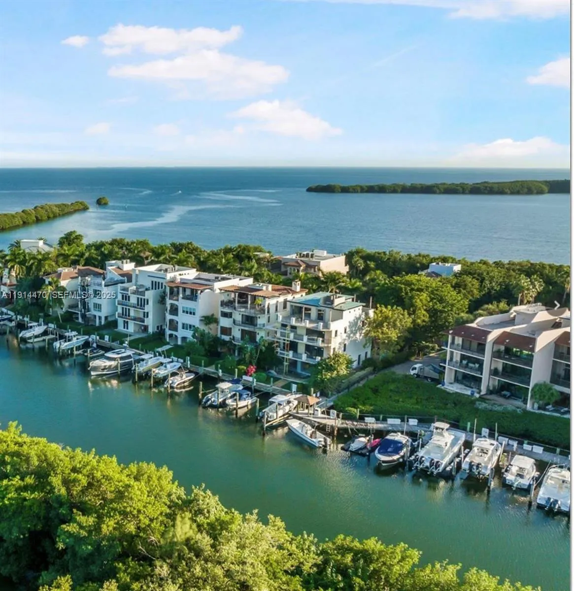 Foto de propiedad en 6200 SW 152nd Street, Palmetto Bay, FL 33157 Palmetto Bay con MLS# 