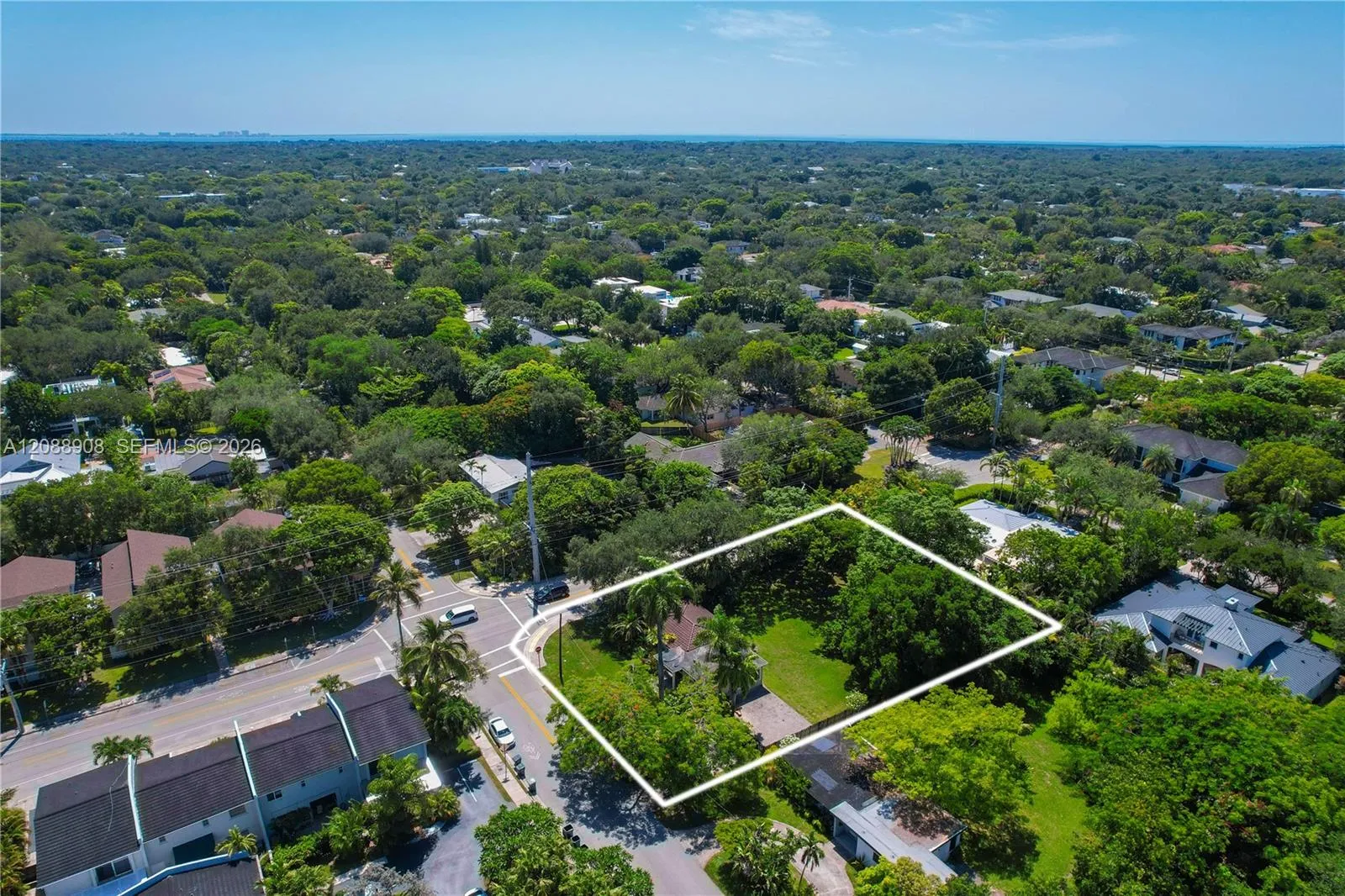 Foto de propiedad en 6200 SW 78th Street, South Miami, FL 33143 South Miami con MLS# 