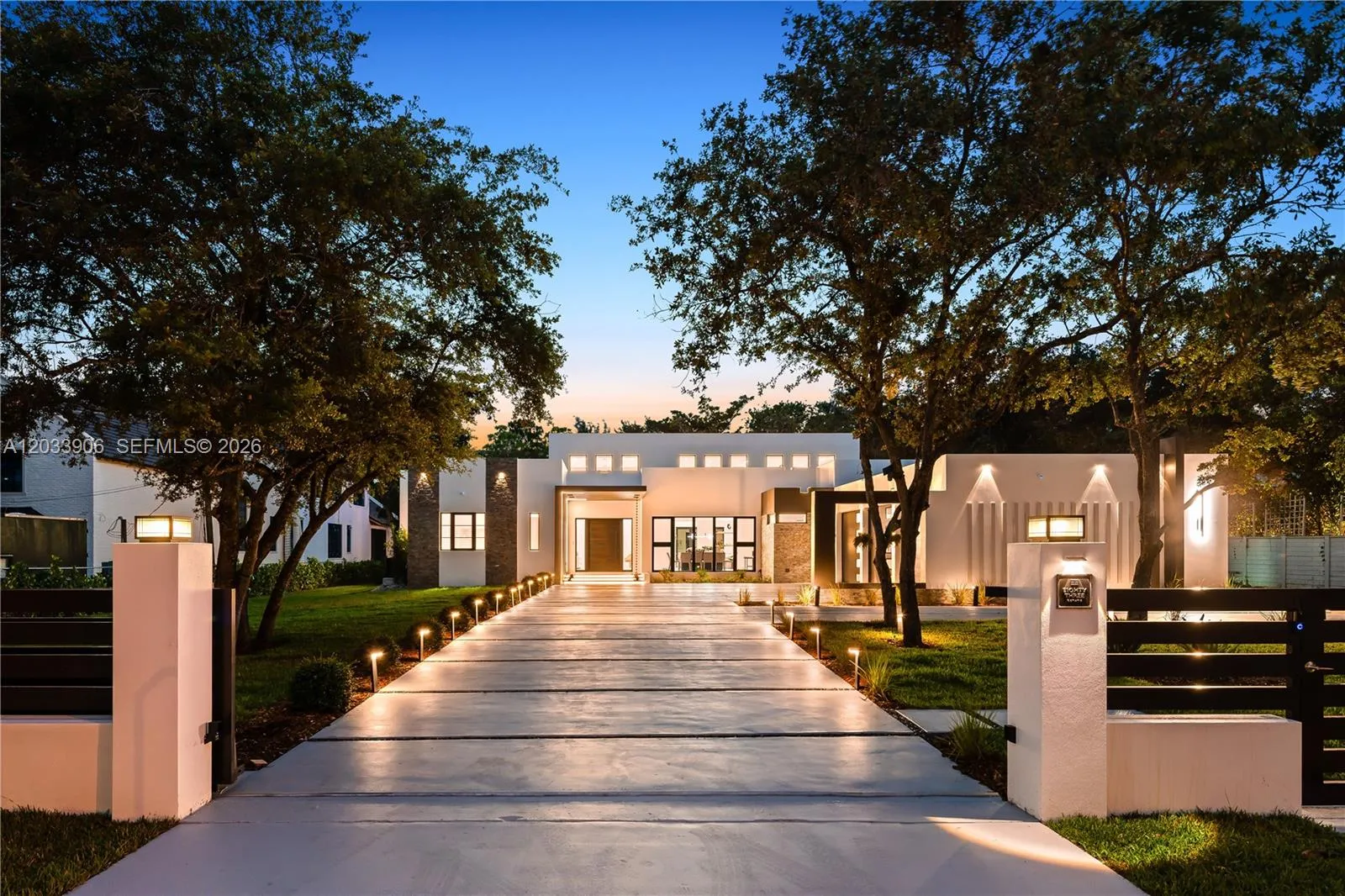 Foto de propiedad en 6200 SW 83 Avenue, Miami, FL 33143 Miami con MLS# 
