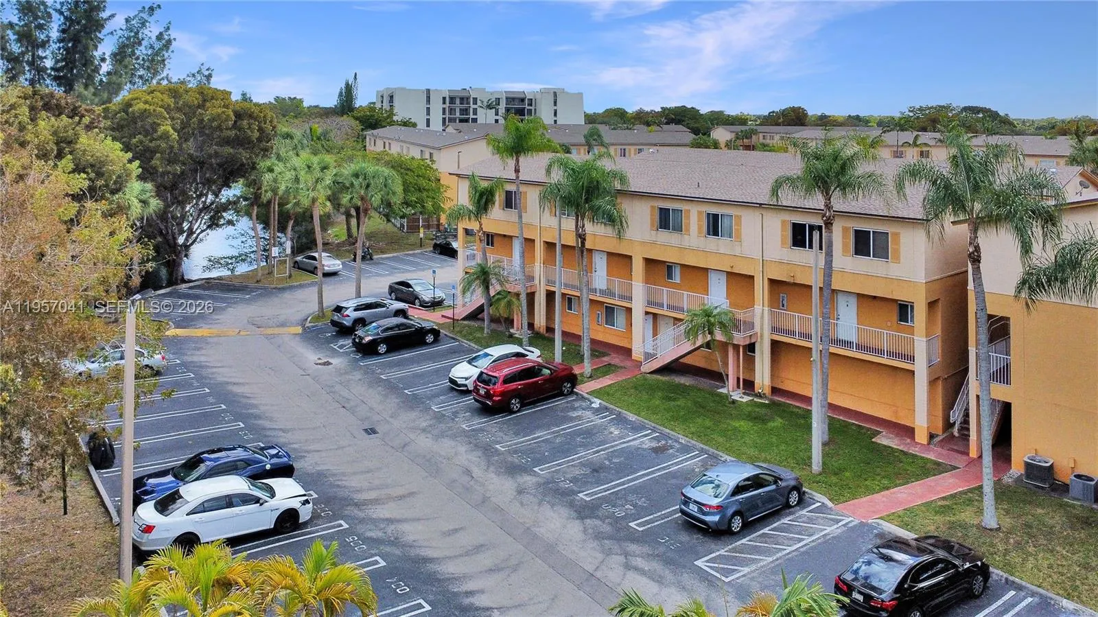 Foto de propiedad en 6205 Kendale Lakes Circle 289, Miami, FL 33183 Miami con MLS# 