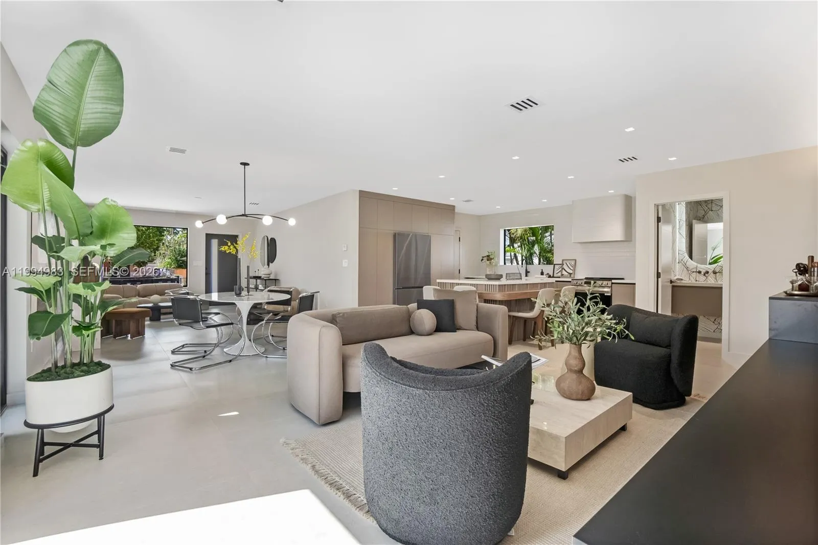 Foto de propiedad en 6207 SW 10th Street, West Miami, FL 33144 West Miami con MLS# 