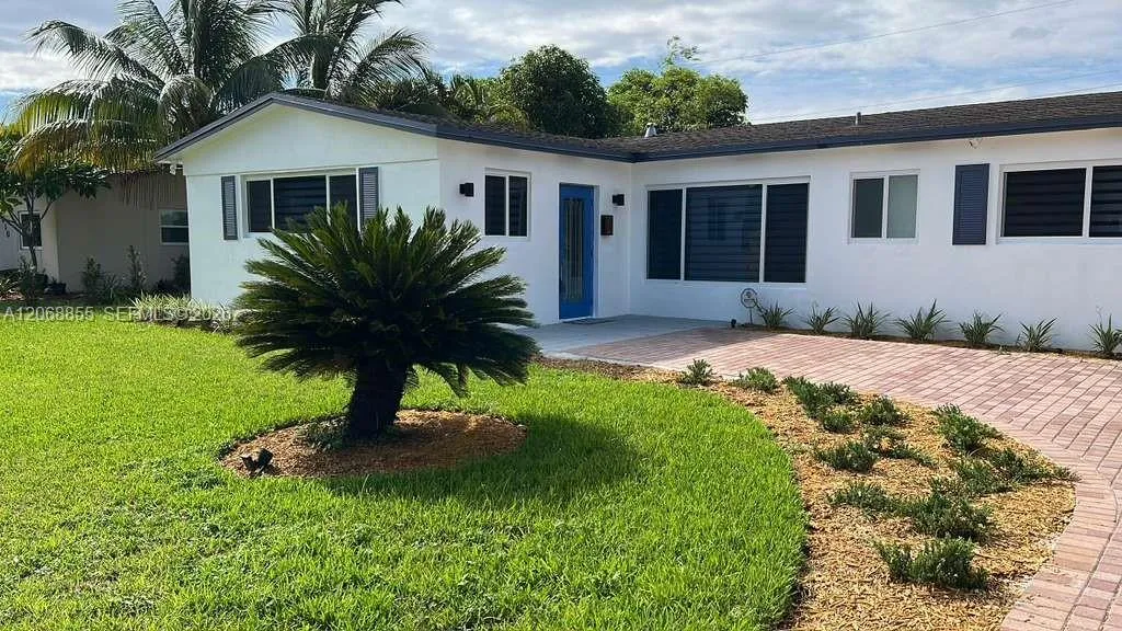 Foto de propiedad en 6220 NW 19th Street, Sunrise, FL 33313 Sunrise con MLS# 