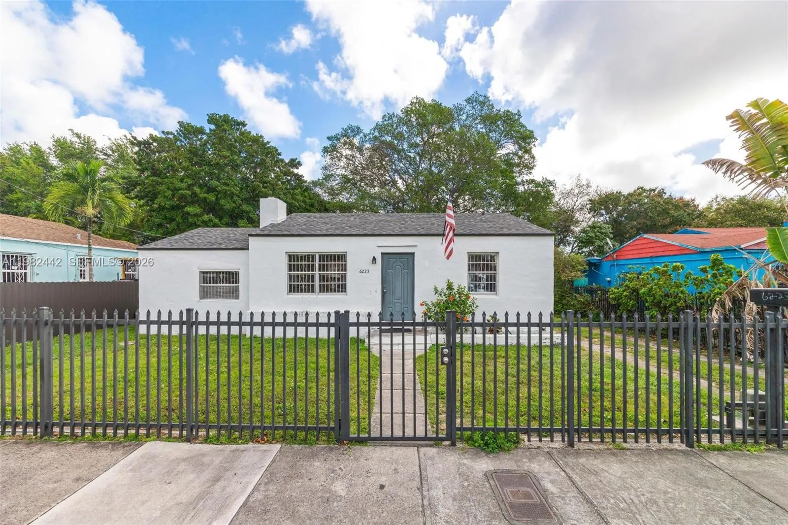 Foto de propiedad en 6223 NW Miami Place, Miami, FL 33150 Miami con MLS# 