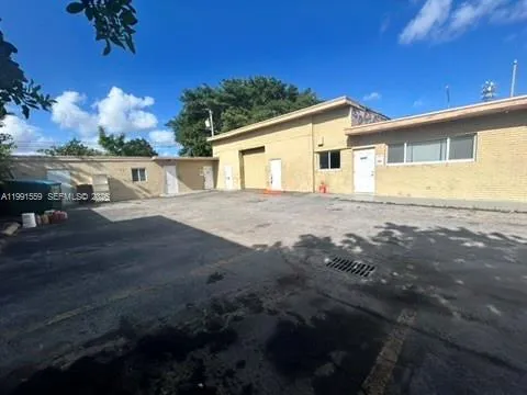 Foto de propiedad en 6225 Johnson Street, Hollywood, FL 33024 Hollywood con MLS# 