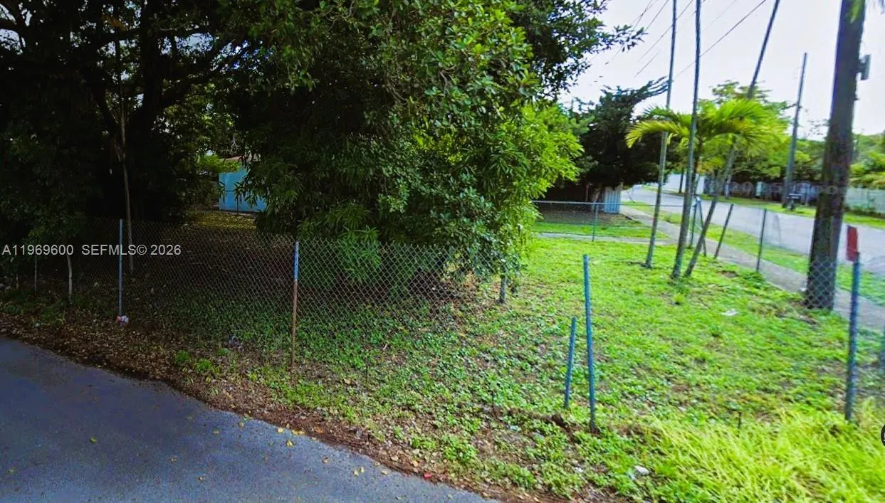 Foto de propiedad en 6227 NW 19th Avenue, Miami, FL 33147 Miami con MLS# 