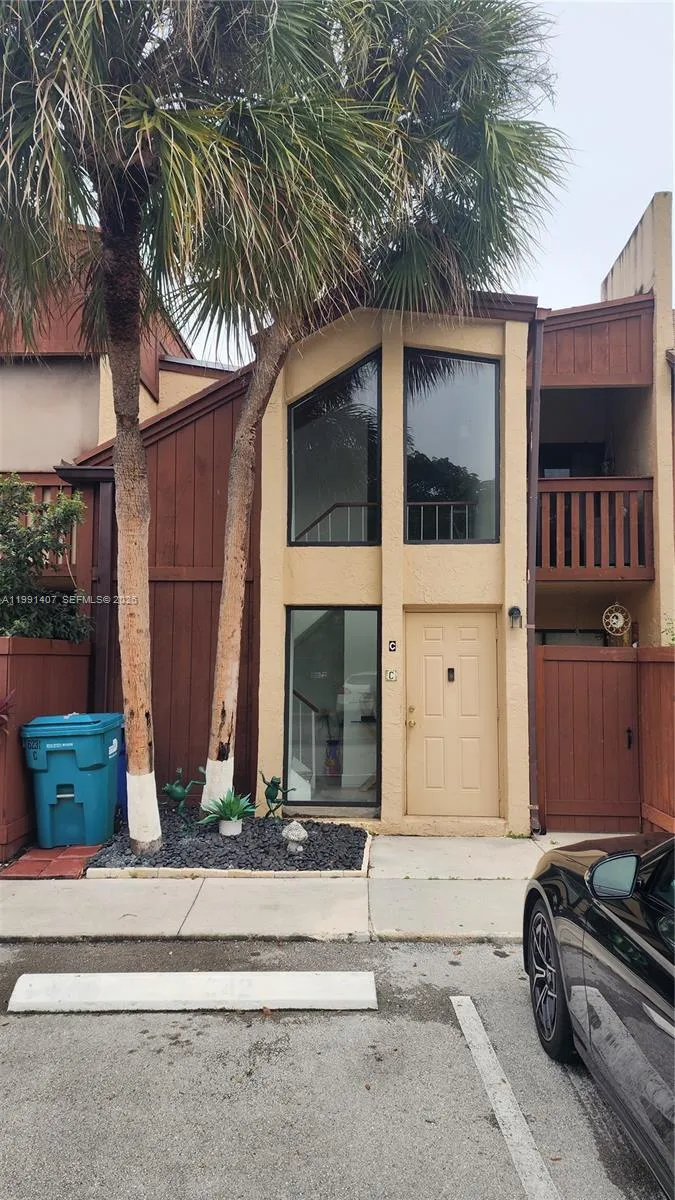Foto de propiedad en 6231 SW 116th Place C, Miami, FL 33173 Miami con MLS# 