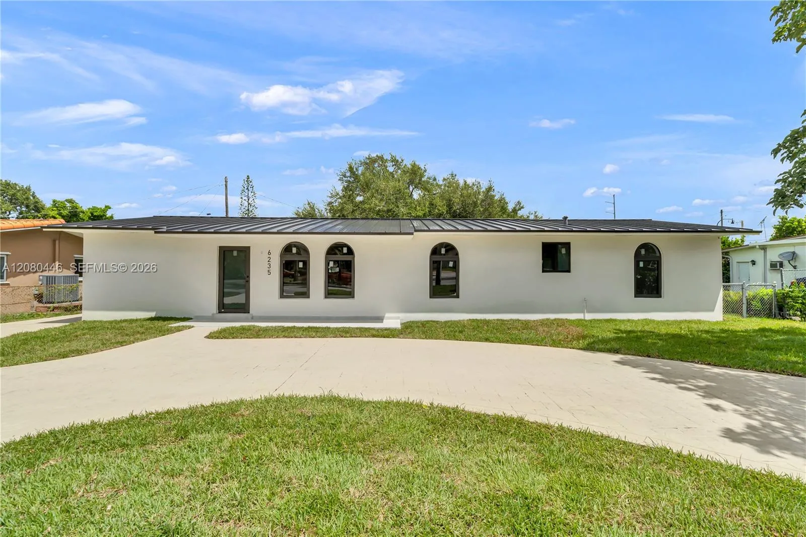 Foto de propiedad en 6235 SW 24th Street, Miami, FL 33147 Miami con MLS# 