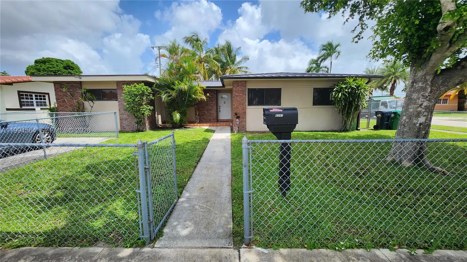 Foto de propiedad en 6241 NW 110th Street, Hialeah, FL 33012 Hialeah con MLS# 