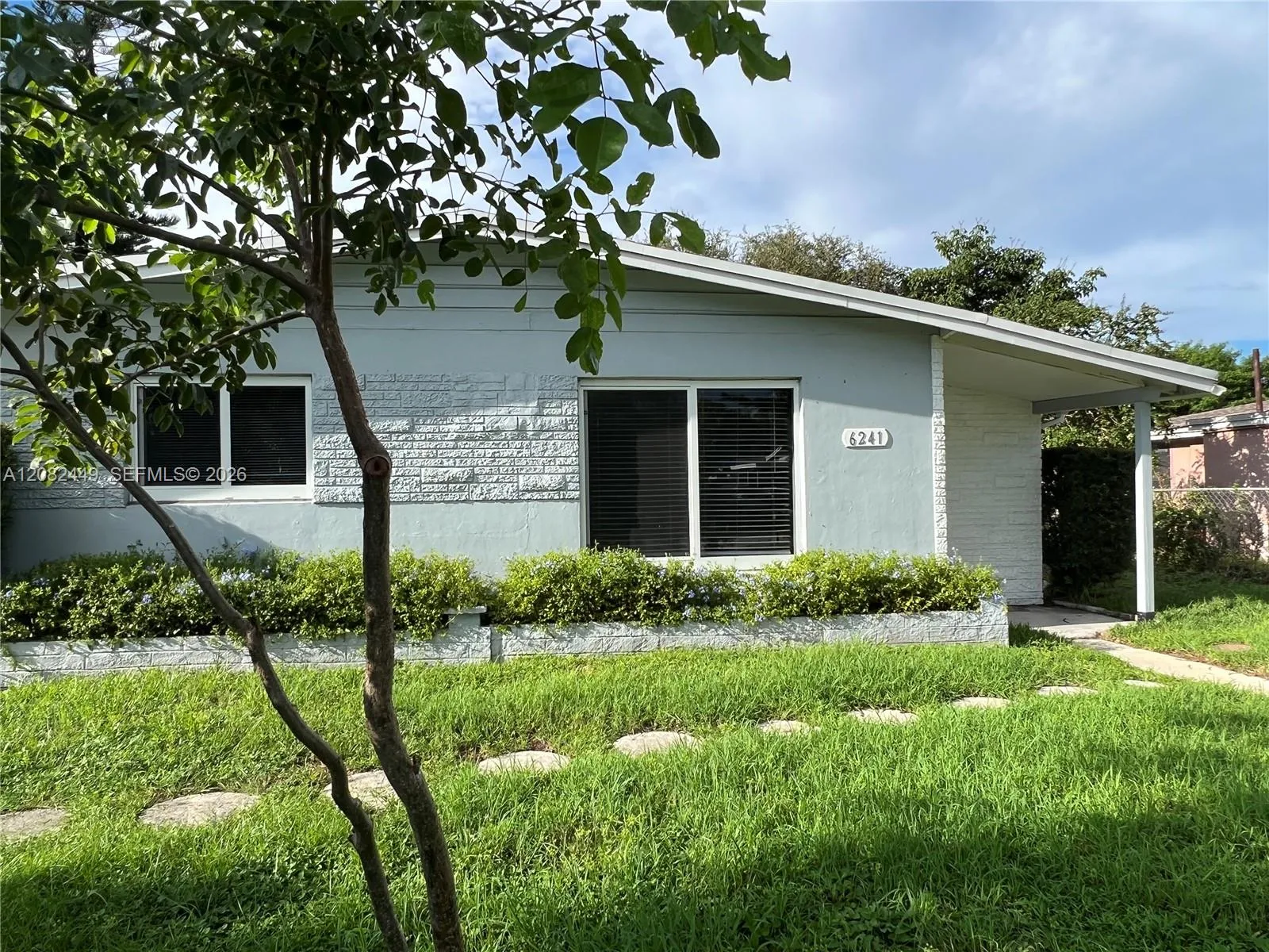 Foto de propiedad en 6241 SW 38th Court, Davie, FL 33314 Davie con MLS# 