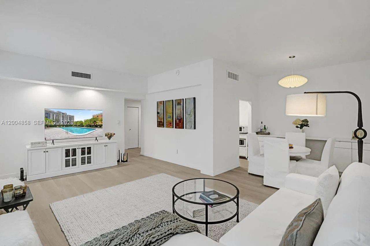 Foto de propiedad en 625 Biltmore Way 103, Coral Gables, FL 33134 Coral Gables con MLS# 