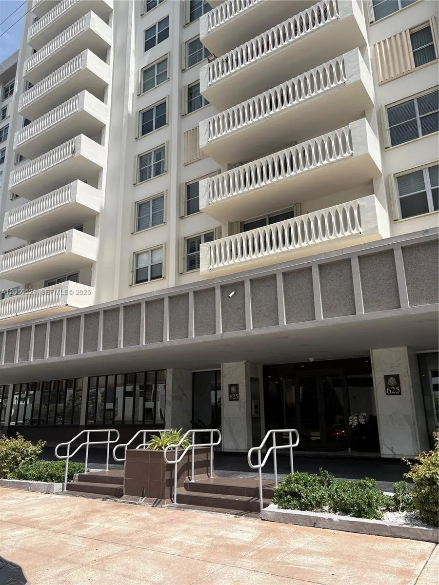 Foto de propiedad en 625 Biltmore Way 501, Coral Gables, FL 33134 Coral Gables con MLS# 
