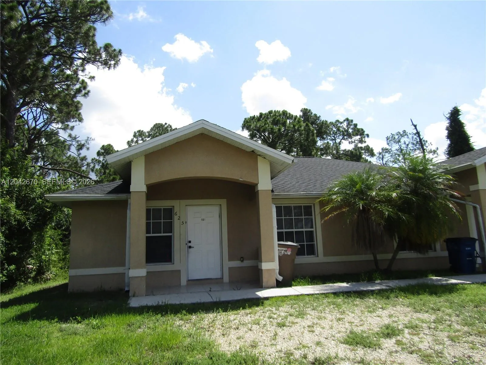Foto de propiedad en 625 Meadow 625, Lehigh Acres, FL 33973 Lehigh Acres con MLS# 