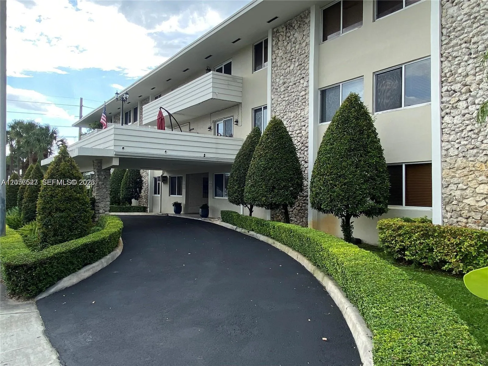 Foto de propiedad en 6250 Bird Road B7, South Miami, FL 33155 South Miami con MLS# 
