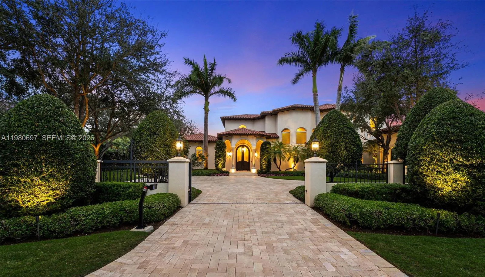 Foto de propiedad en 6255 SW 133rd Street, Pinecrest, FL 33156 Pinecrest con MLS# 