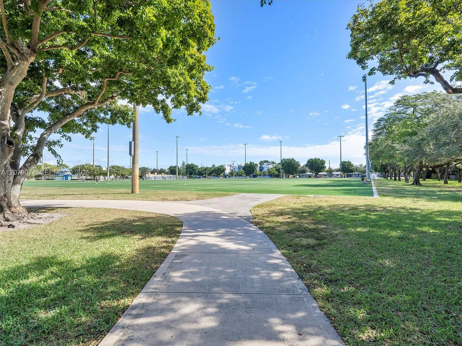 Foto de propiedad en 626 NE 12th Avenue 626, Fort Lauderdale, FL 33304 Fort Lauderdale con MLS# 