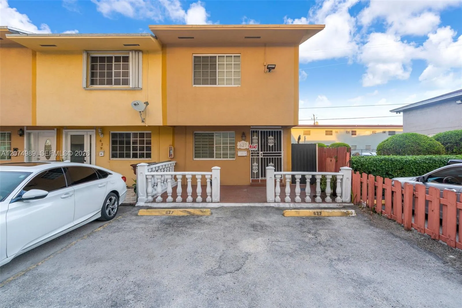 Foto de propiedad en 627 W 68th Street 627, Hialeah, FL 33014 Hialeah con MLS# 