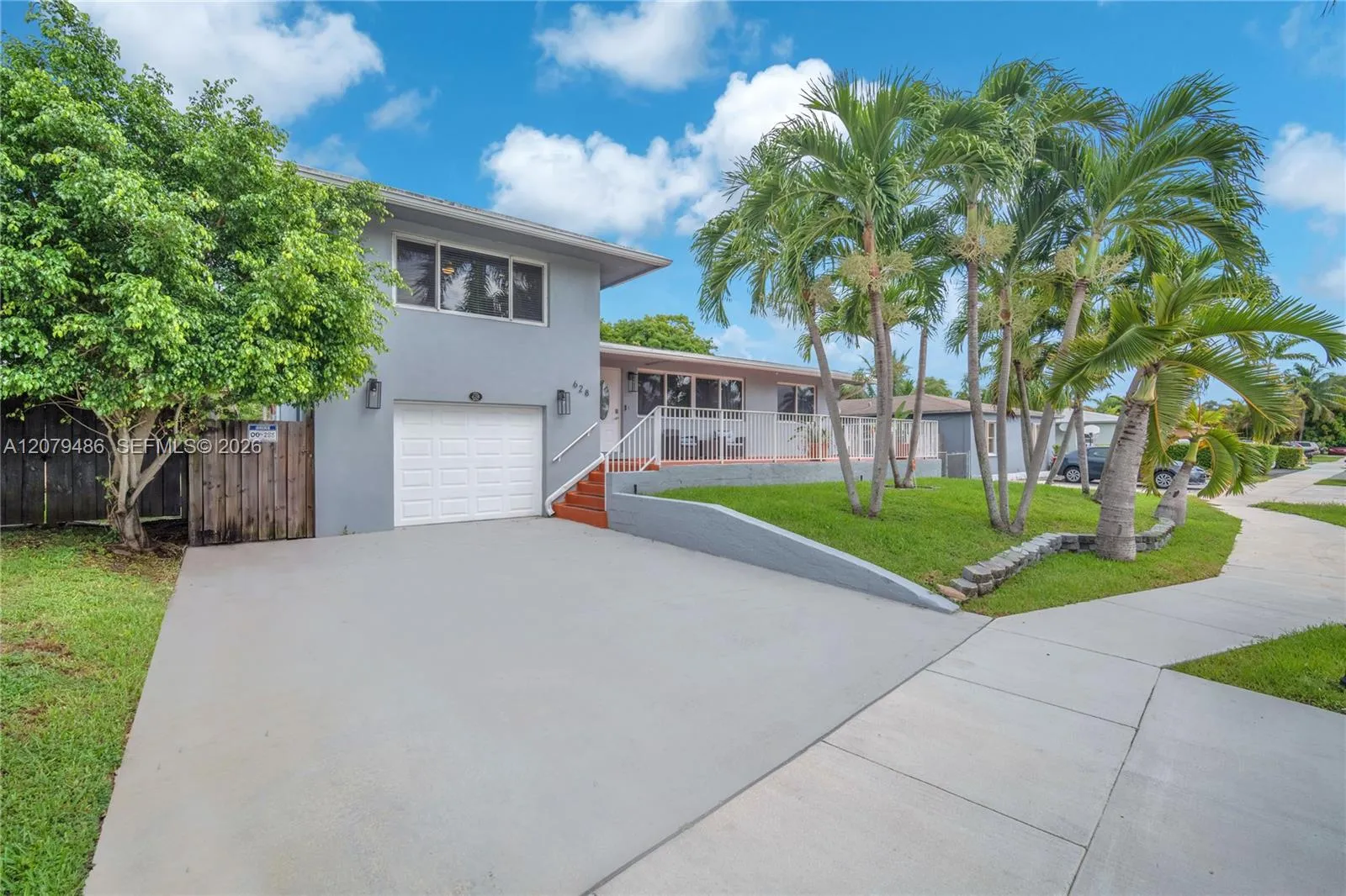 Foto de propiedad en 628 SW 4th Street, Hallandale Beach, FL 33009 Hallandale Beach con MLS# 