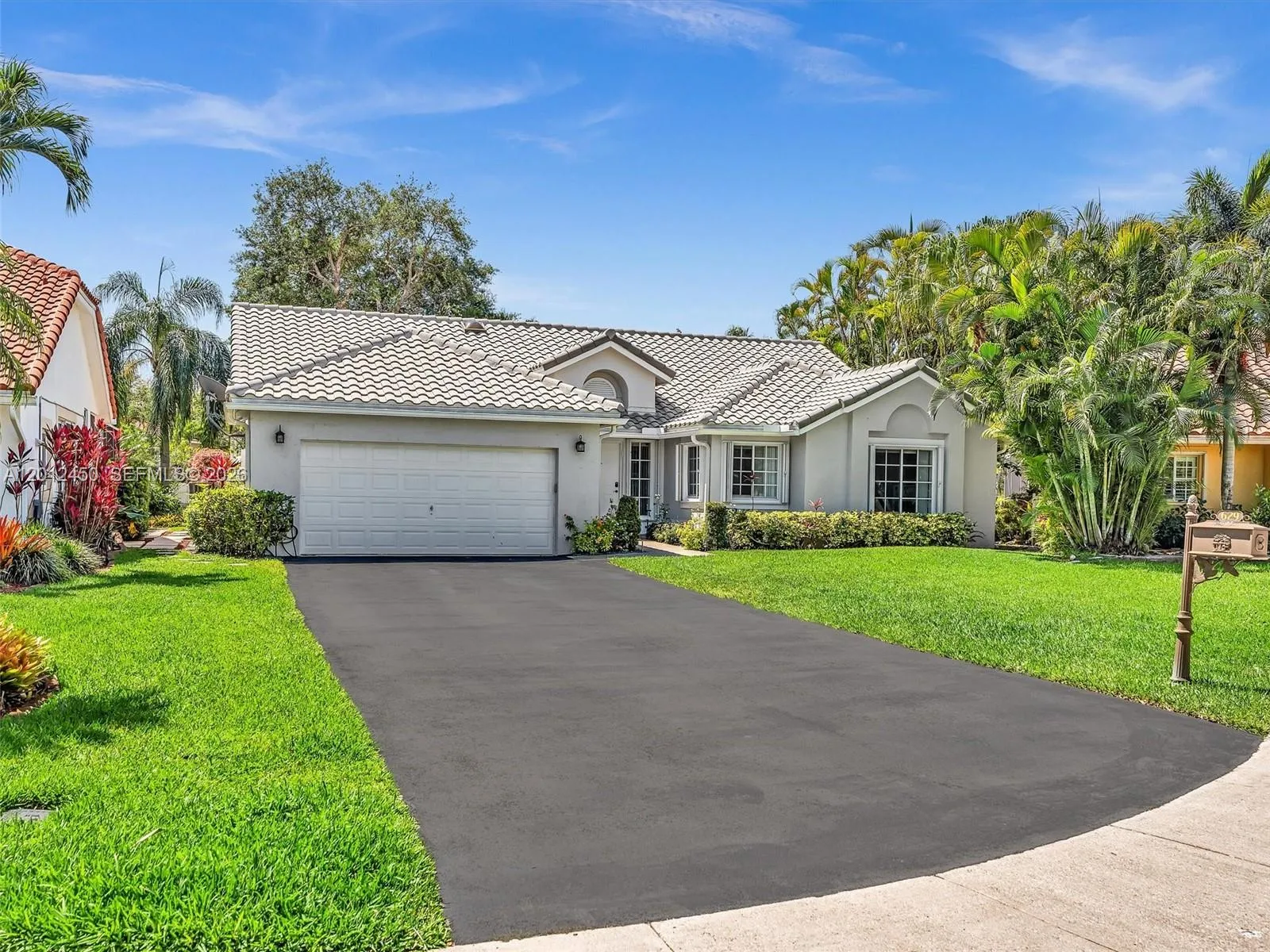 Foto de propiedad en 629 Spinnaker, Weston, FL 33326 Weston con MLS# 