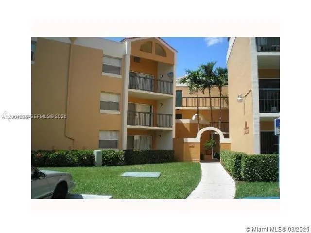 Foto de propiedad en 6292 NW 186th Street 306, Hialeah, FL 33015 Hialeah con MLS# 