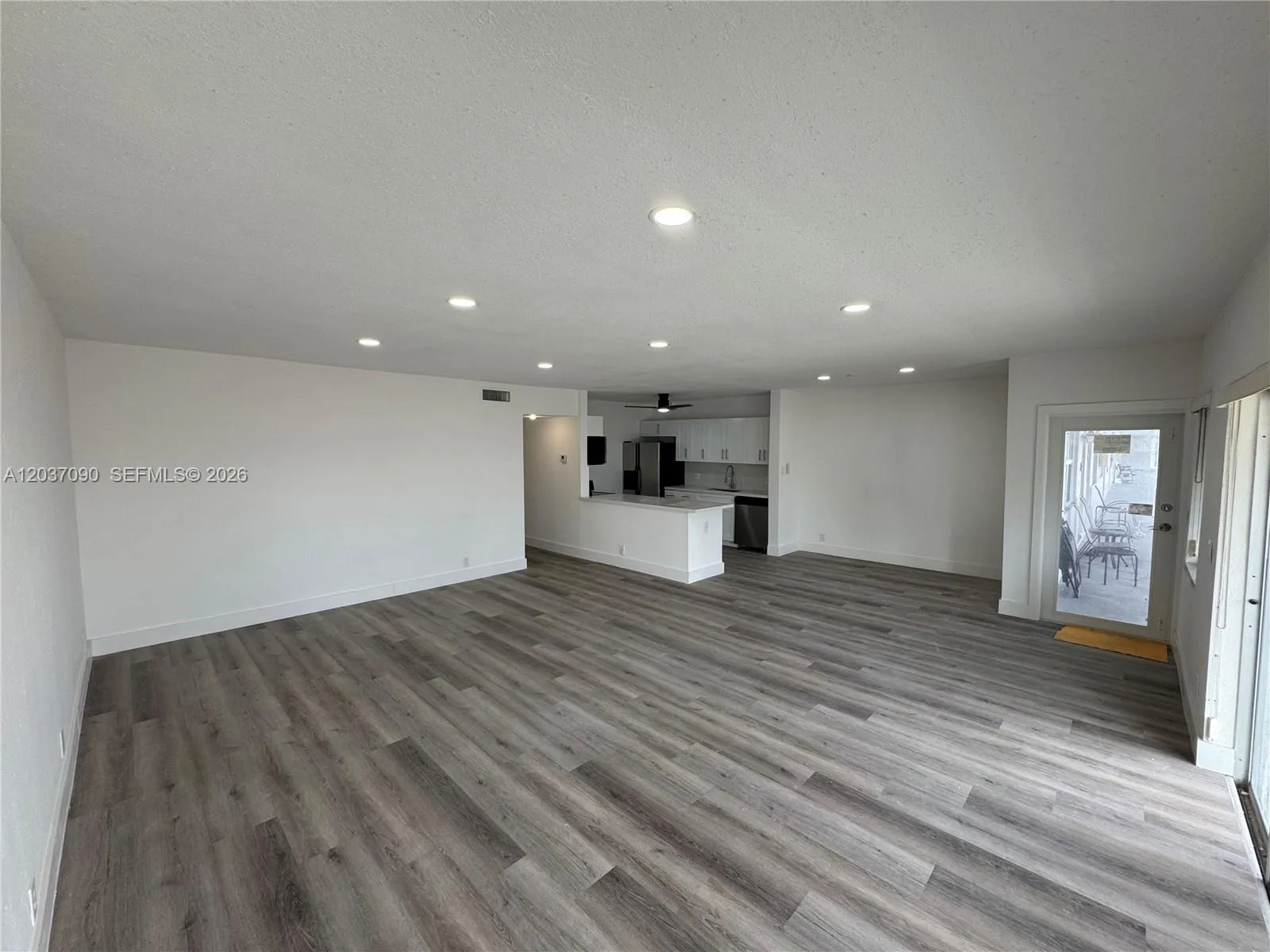 Foto de propiedad en 630 Layne Boulevard 211, Hallandale Beach, FL 33009 Hallandale Beach con MLS# 