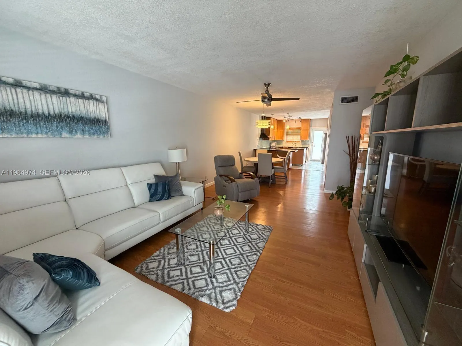 Foto de propiedad en 630 Layne Boulevard 215, Hallandale Beach, FL 33009 Hallandale Beach con MLS# 