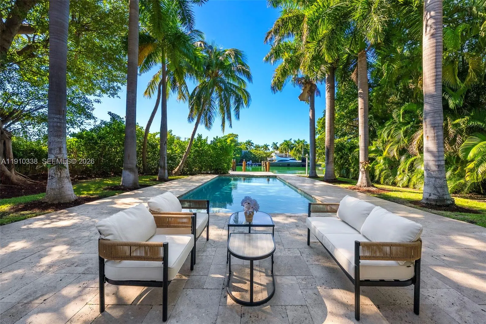 Foto de propiedad en 6300 Allison Road, Miami Beach, FL 33141 Miami Beach con MLS# 