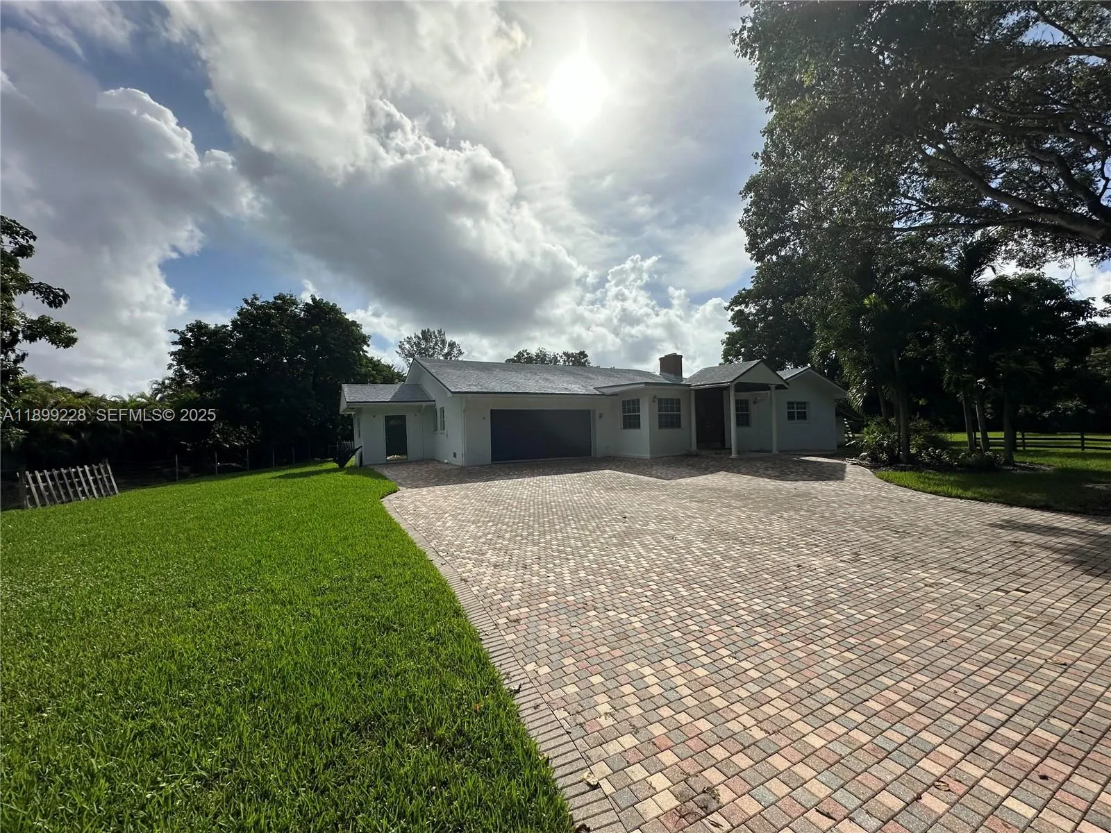 Foto de propiedad en 6300 SW 181st Lane, Southwest Ranches, FL 33331 Southwest Ranches con MLS# 
