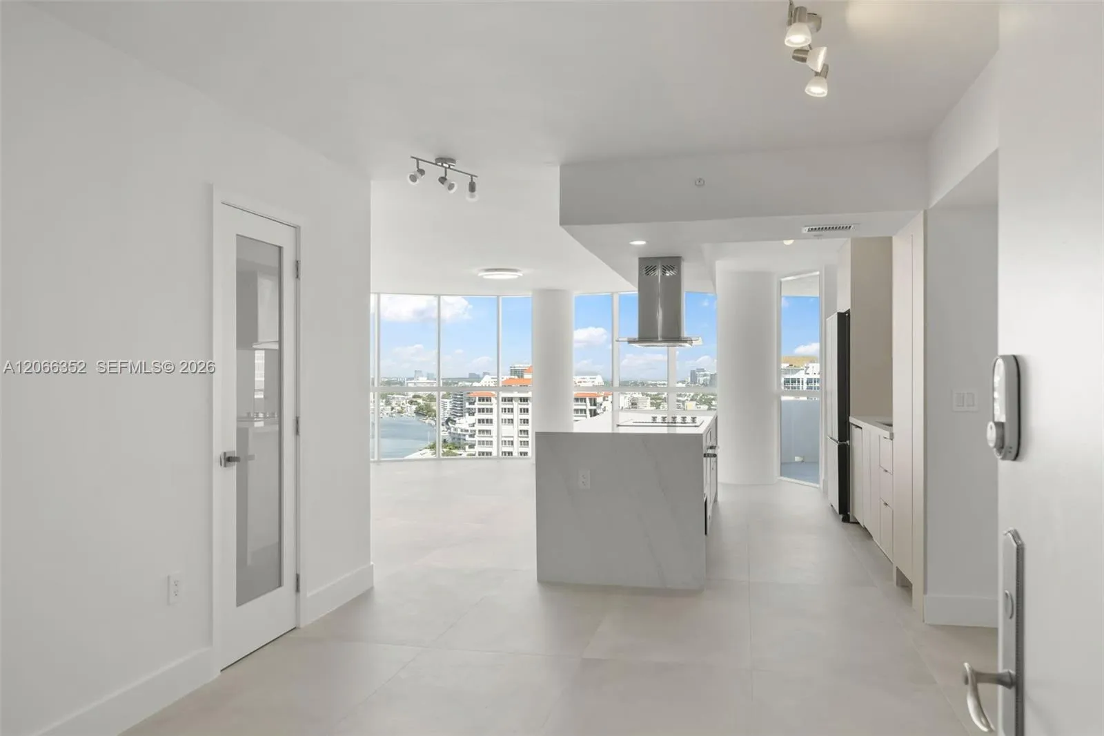 Foto de propiedad en 6301 Collins Avenue 2307, Miami Beach, FL 33141 Miami Beach con MLS# 