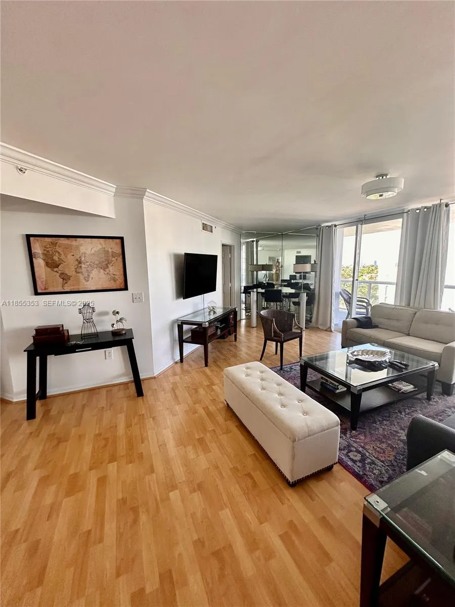 Foto de propiedad en 6301 Collins Avenue 806, Miami Beach, FL 33141 Miami Beach con MLS# 