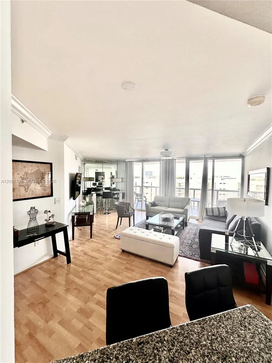 Foto de propiedad en 6301 Collins Avenue 806, Miami Beach, FL 33141 Miami Beach con MLS# 