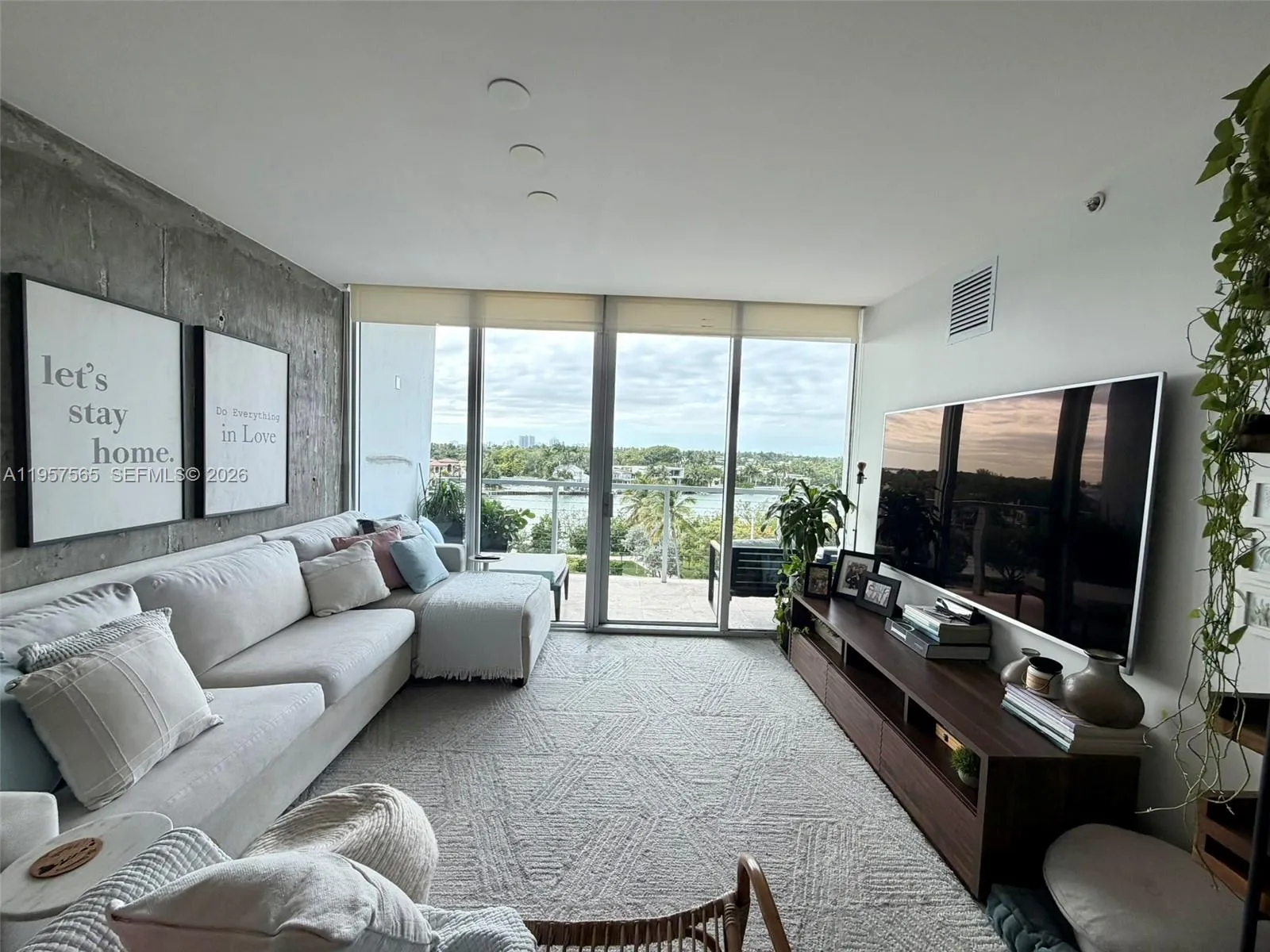 Foto de propiedad en 6305 Indian Creek Drive 6B, Miami Beach, FL 33141 Miami Beach con MLS# 